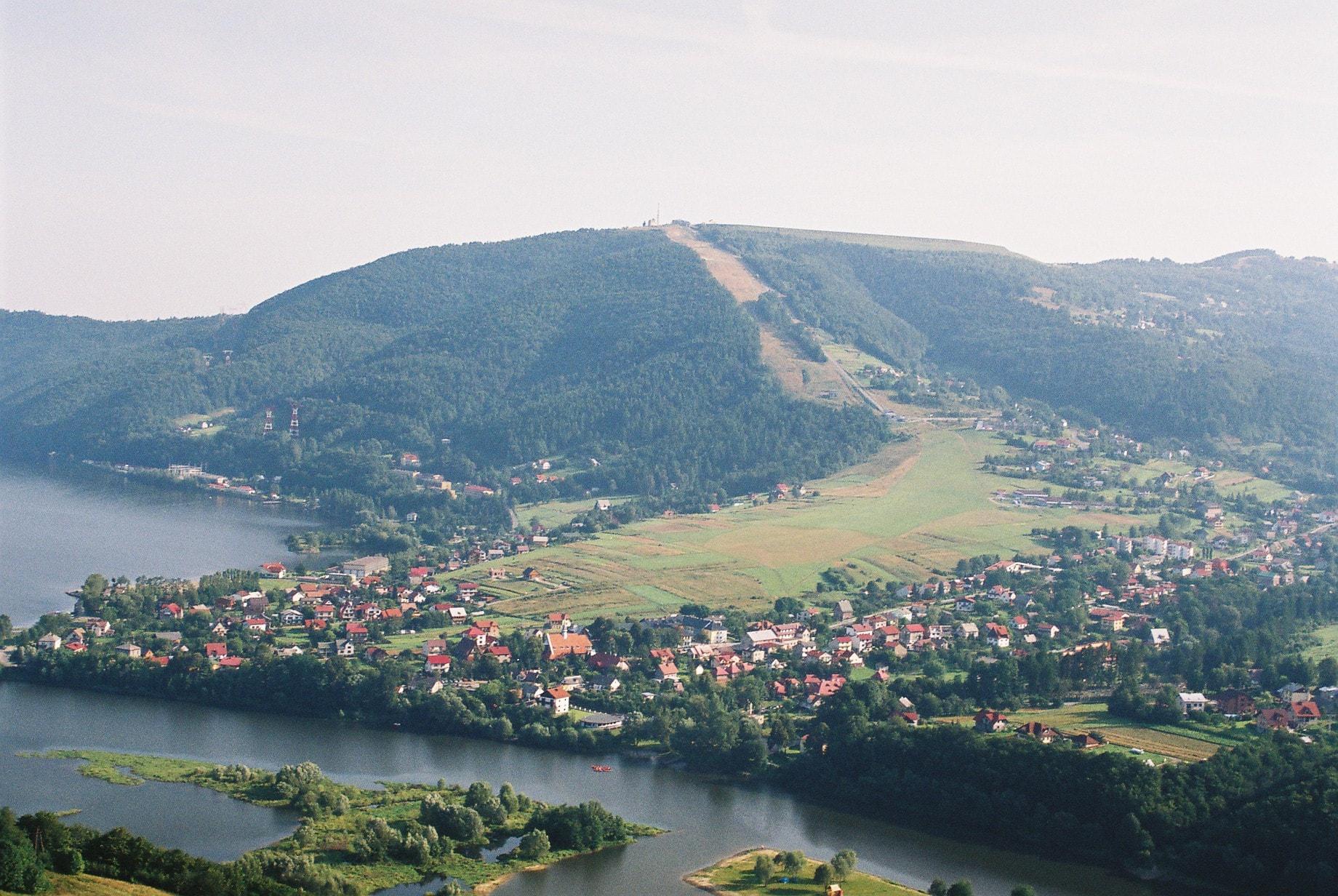 Panorama Międzybrodzia Bialskiego z Górą Żar w tle
